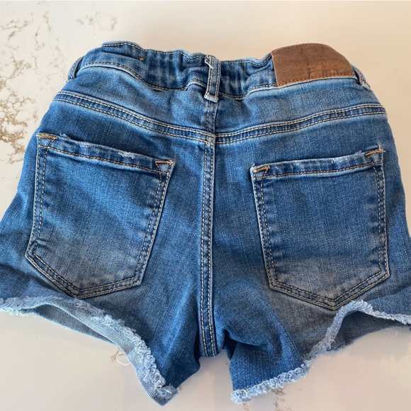 Zara size 7 short jeans - Picture 2 of 2
